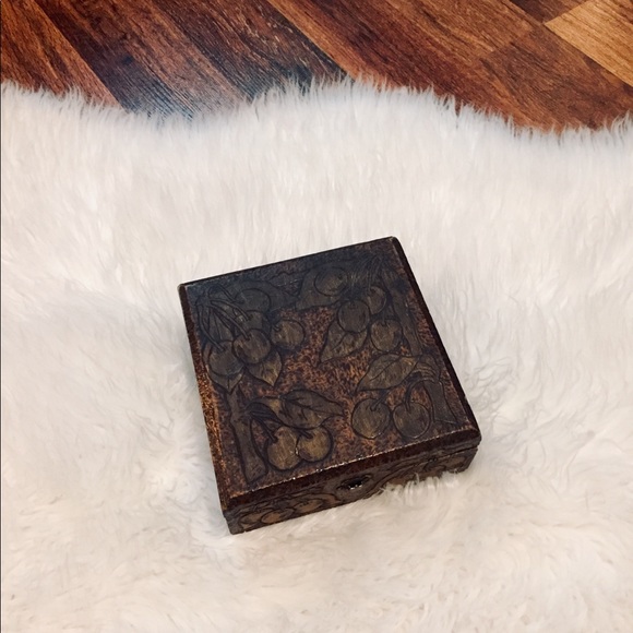 Vintage Pyrography Box - Picture 2 of 8
